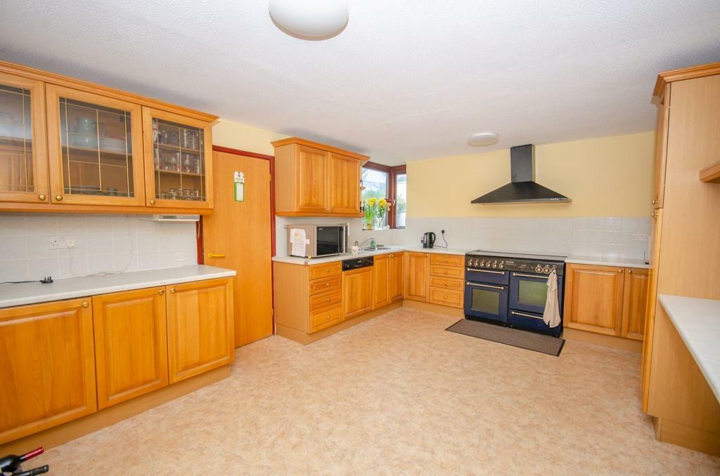 Kitchen pic 2.jpg