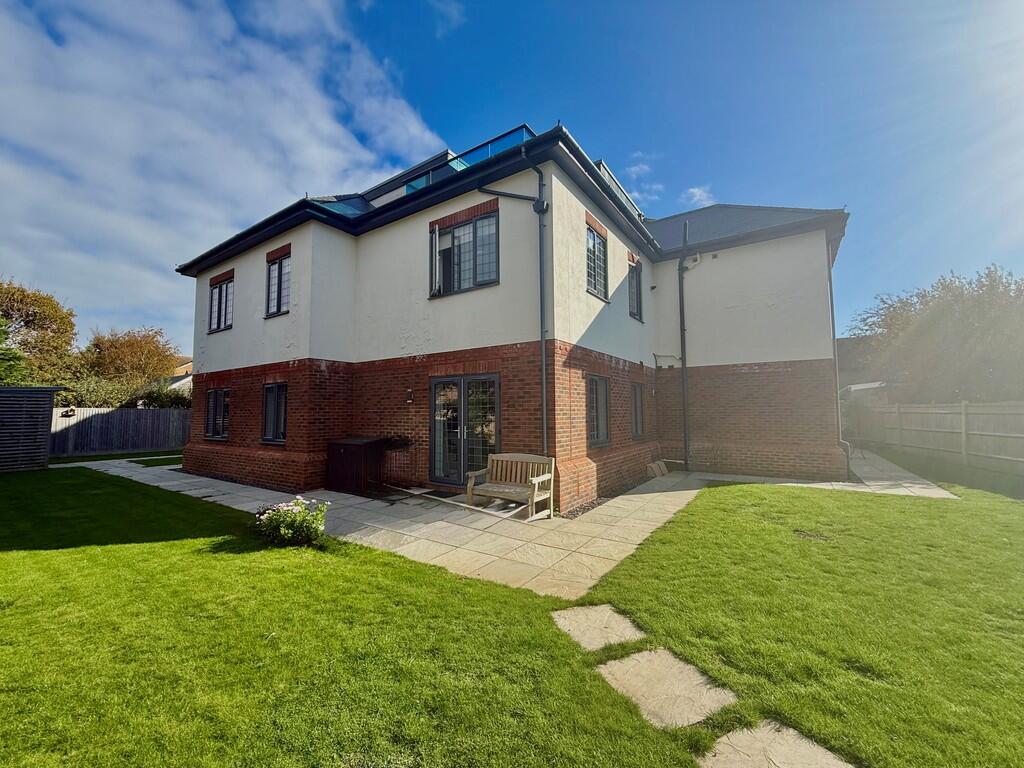 2 Harwood Apartme...