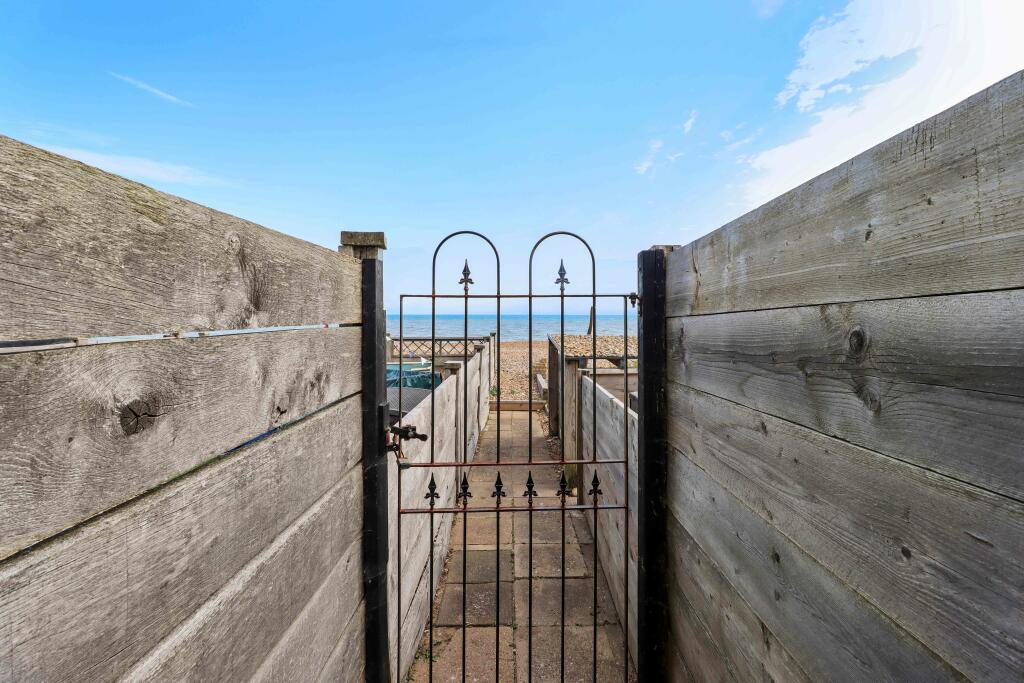 Gate to beach 