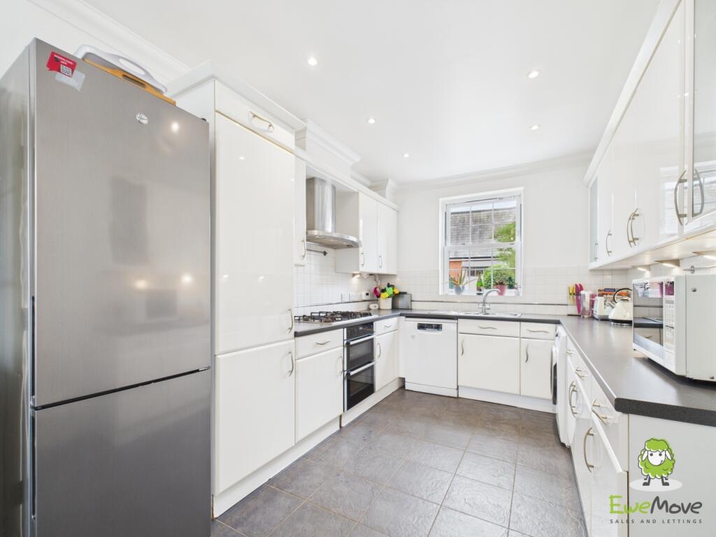 EweMove Basingstoke Estate Agents 17 Gaiger Avenue