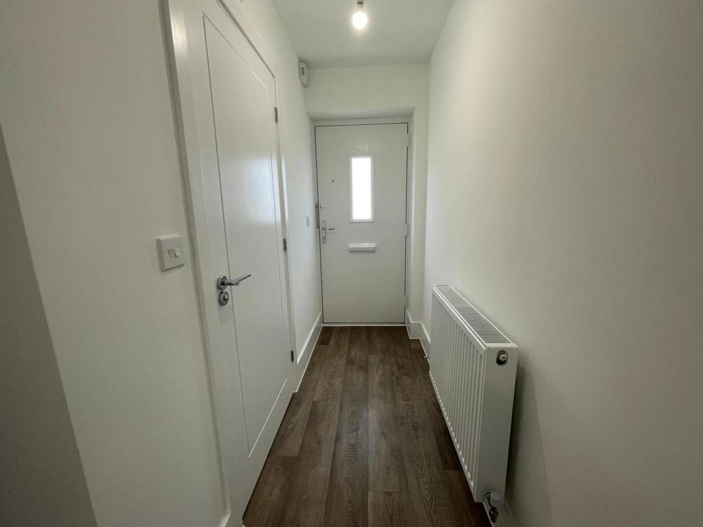 Entrance Hall to Front Door.jpg