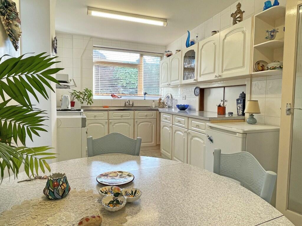Kit/Breakfast Room