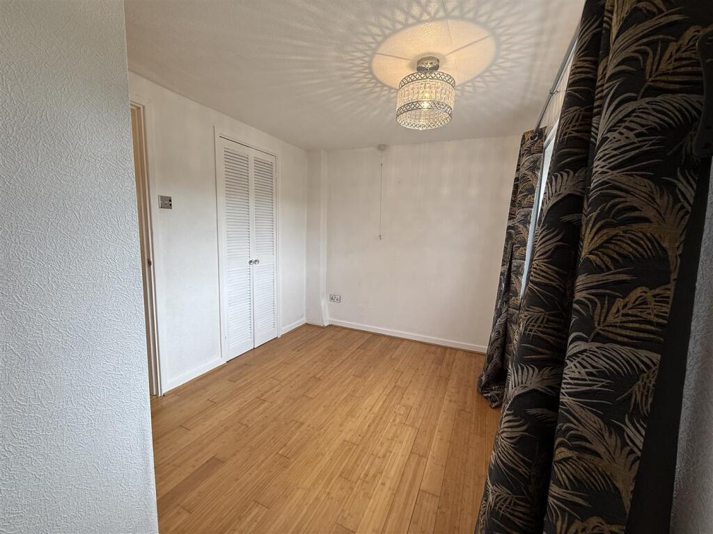 Bedroom 1.jpg