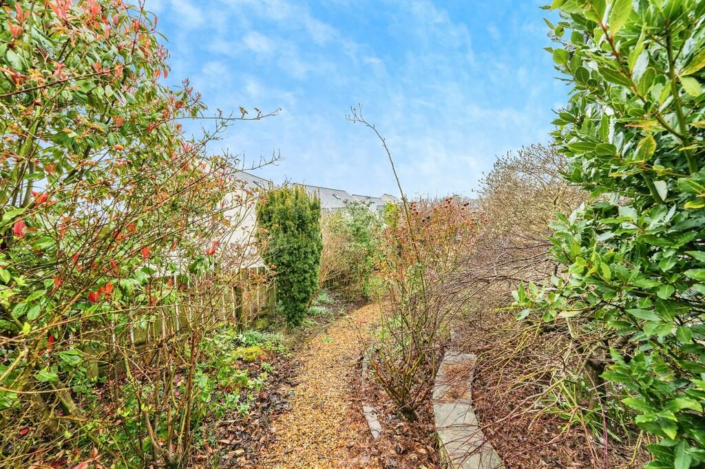 Rear Landscaped G...