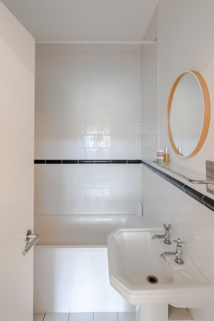 266831 - Flat 20, Pioneer Centre-49.jpg