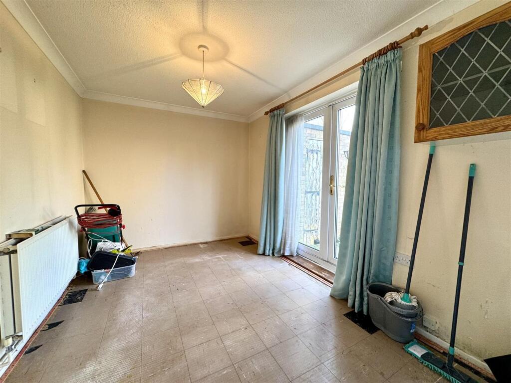 OPEN PLAN KITCHEN/DINING ROOM