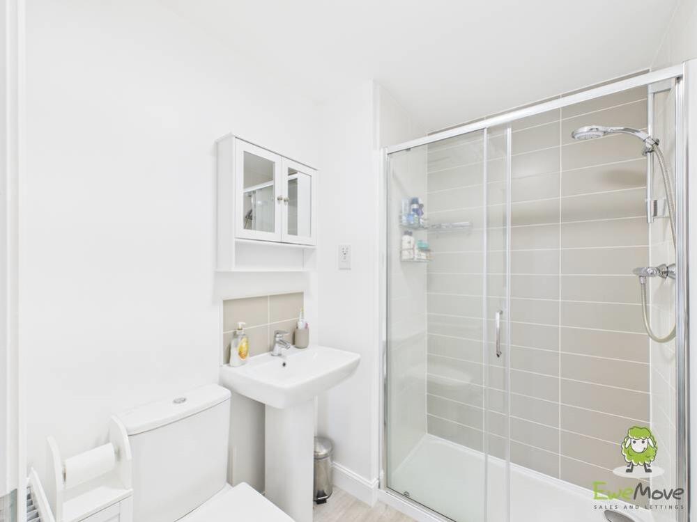 Master Ensuite EmilyDimelowEwemoveWhitchurchandNan