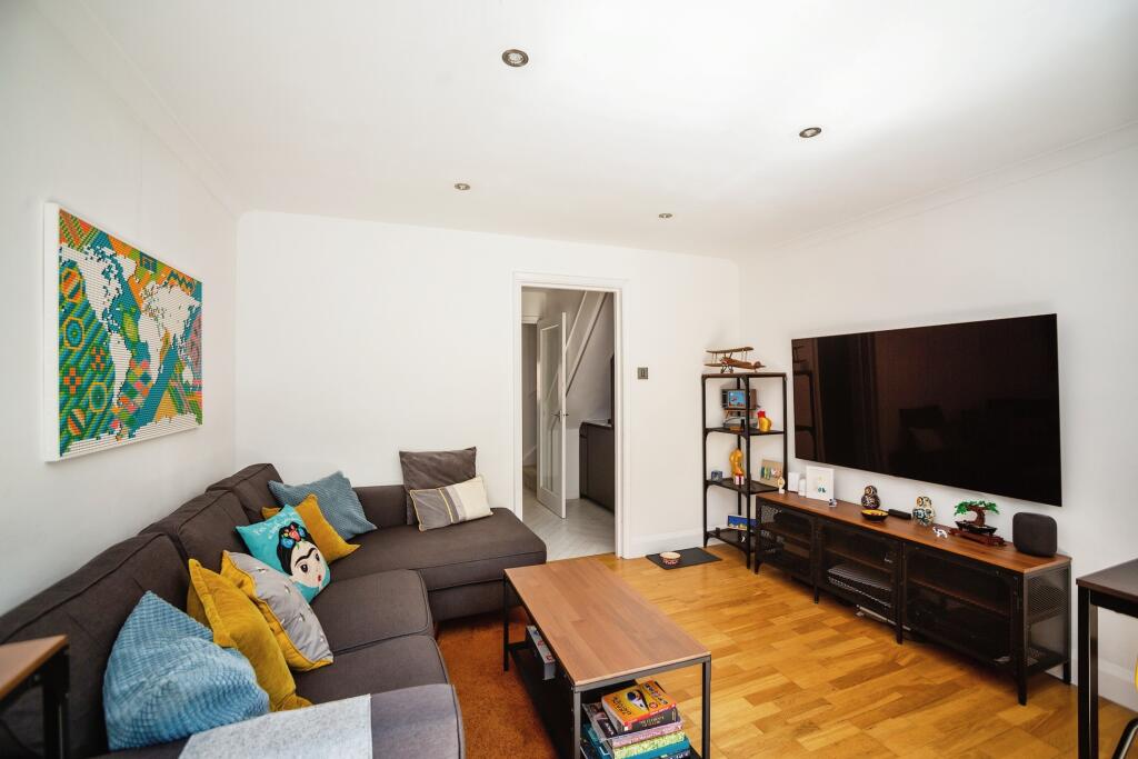 Lounge/Dining Room