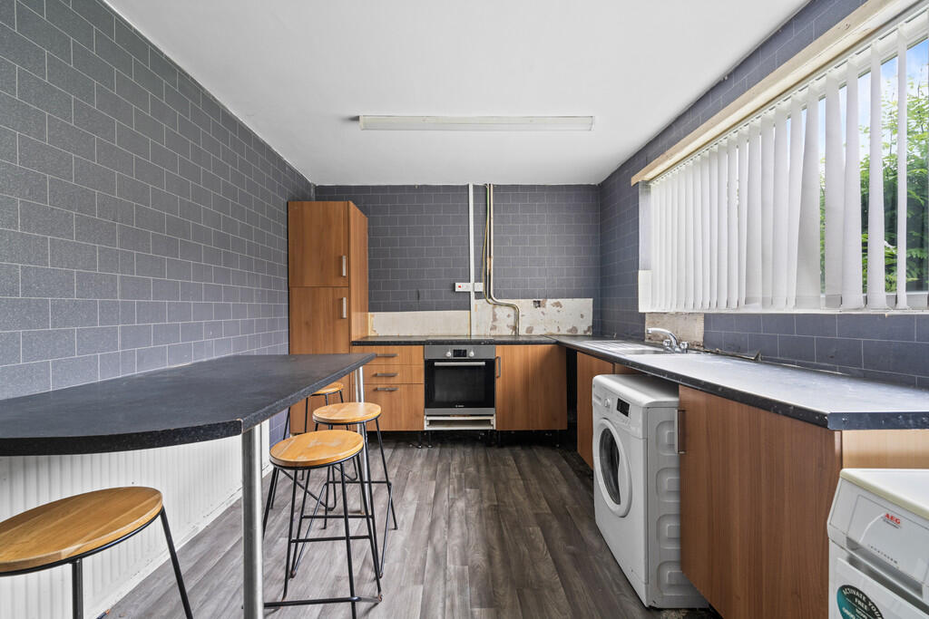 206 Western Avenu...