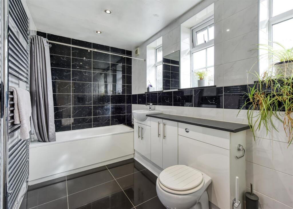 1 Seven Stars-bathroom2.jpg