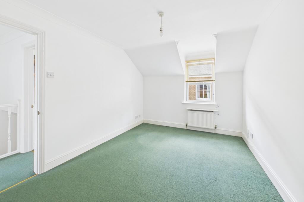 CAM02545G0-PR0390-STILL012