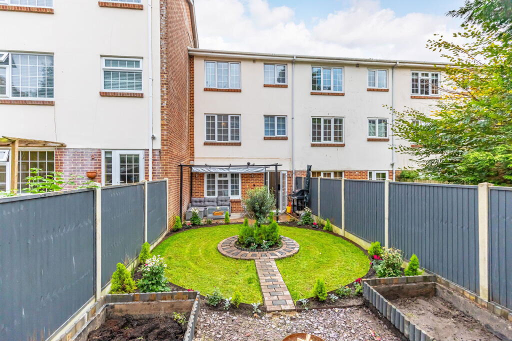 St. Ives Gardens, Bournemouth, BH2 6NS