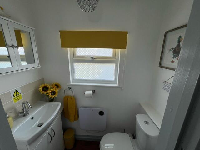 Cloakroom/wc
