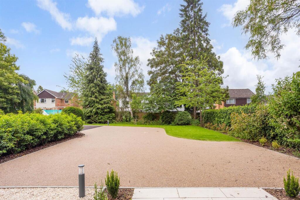 72975_9 Walnut Close Cheltenham (10)_low.jpg