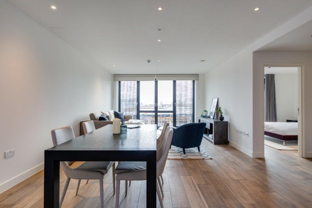 Dining and lounge