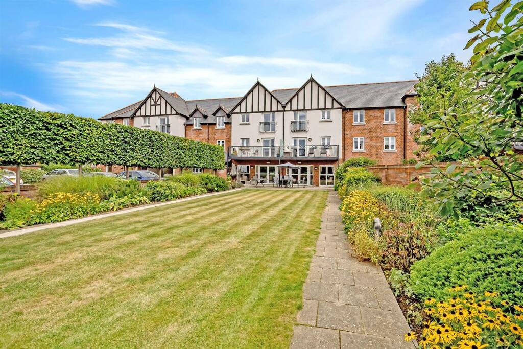 16-37bfJPH-2 Blyton House Bourne End-41-medium.jpg