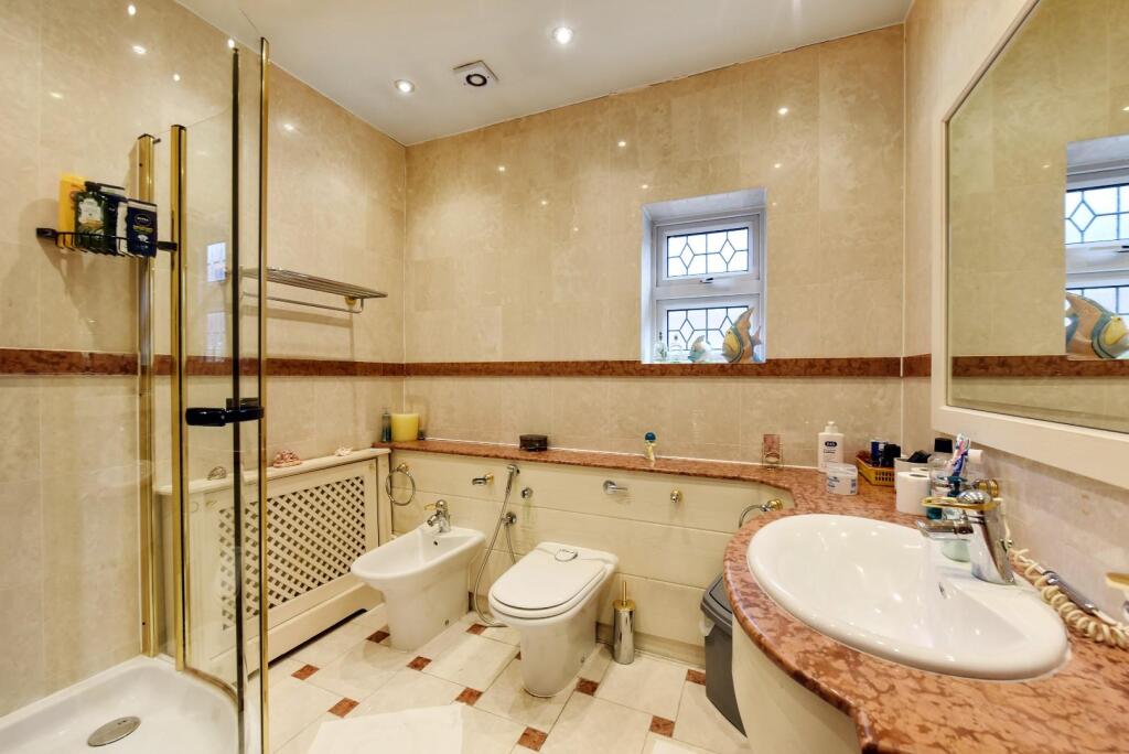 Beachcroft 18r Manor House Drive (19).JPG
