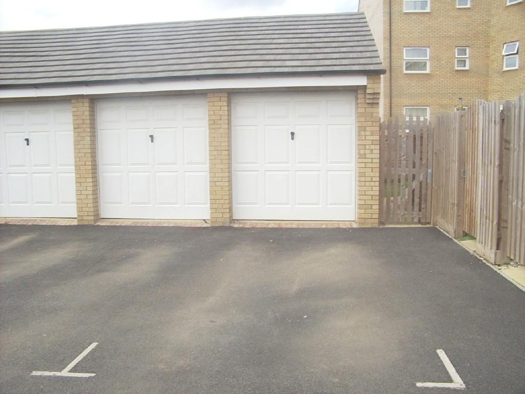 Garage/Parking