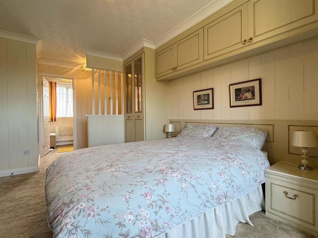 Master bedroom (2).jpg