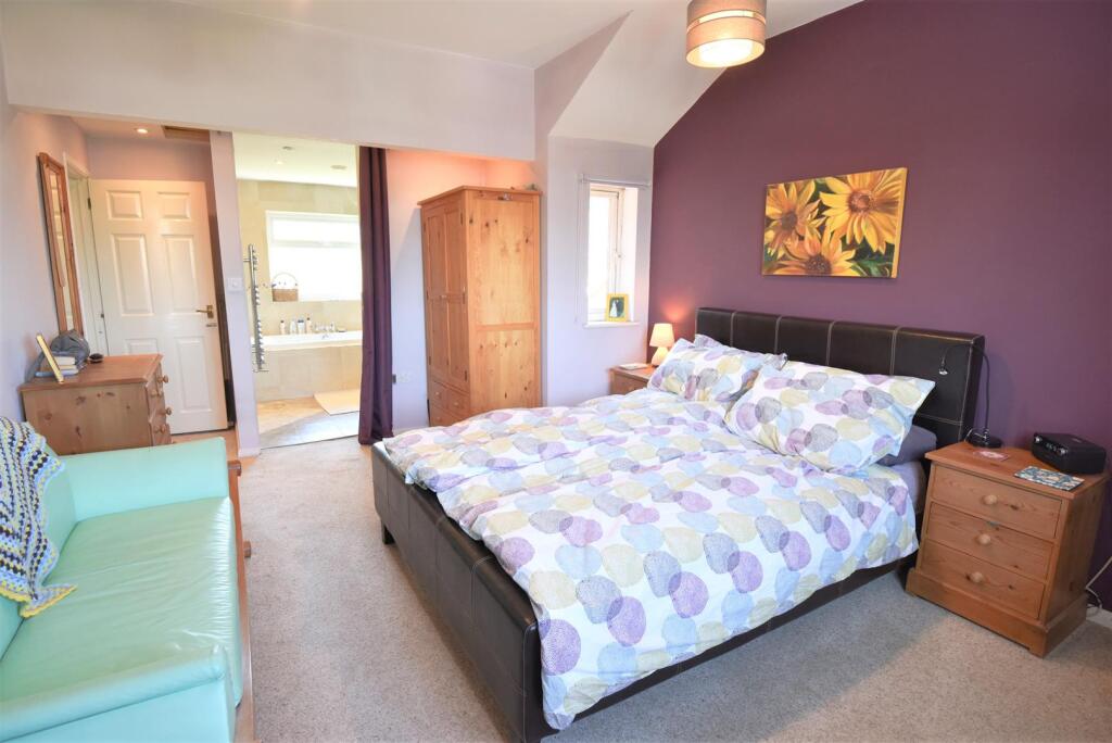 MAIN BEDROOM