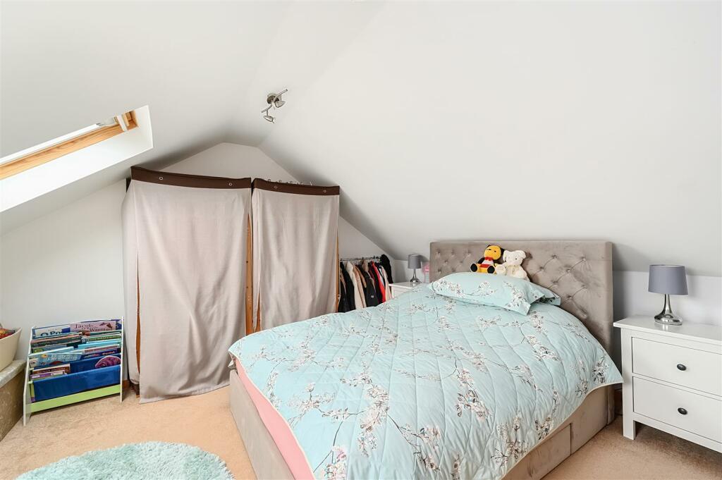 5 Wood Lane , Small dole, BN5 (14).jpg