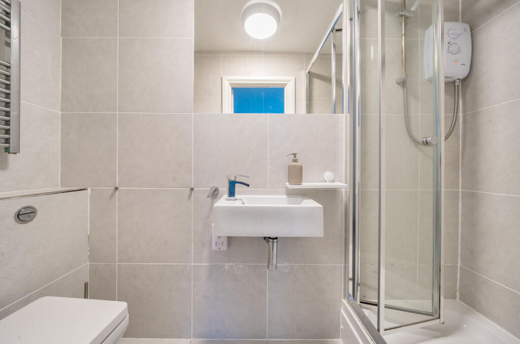 1383818-5-691d9bb...