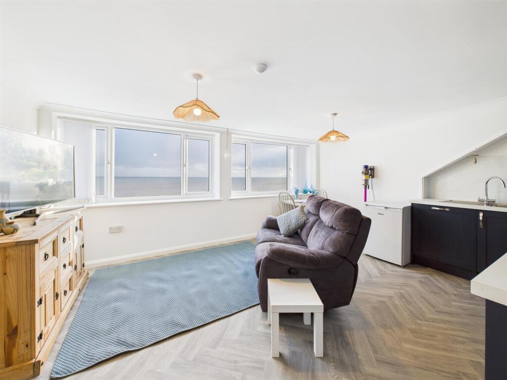 Dining/living area: