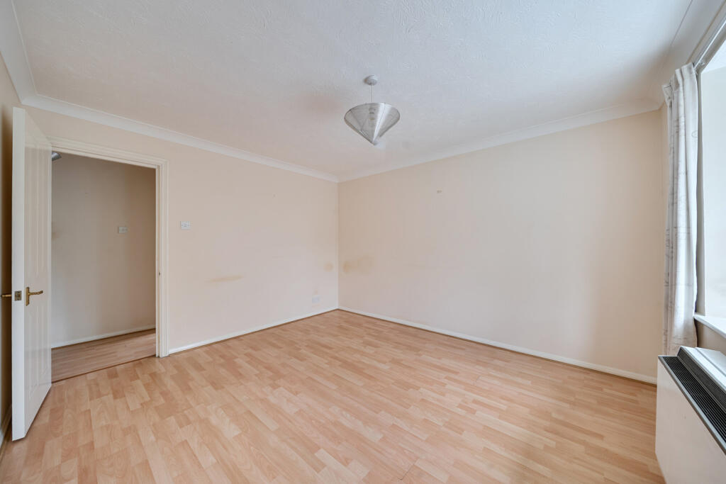 1376742-19-690b4b...