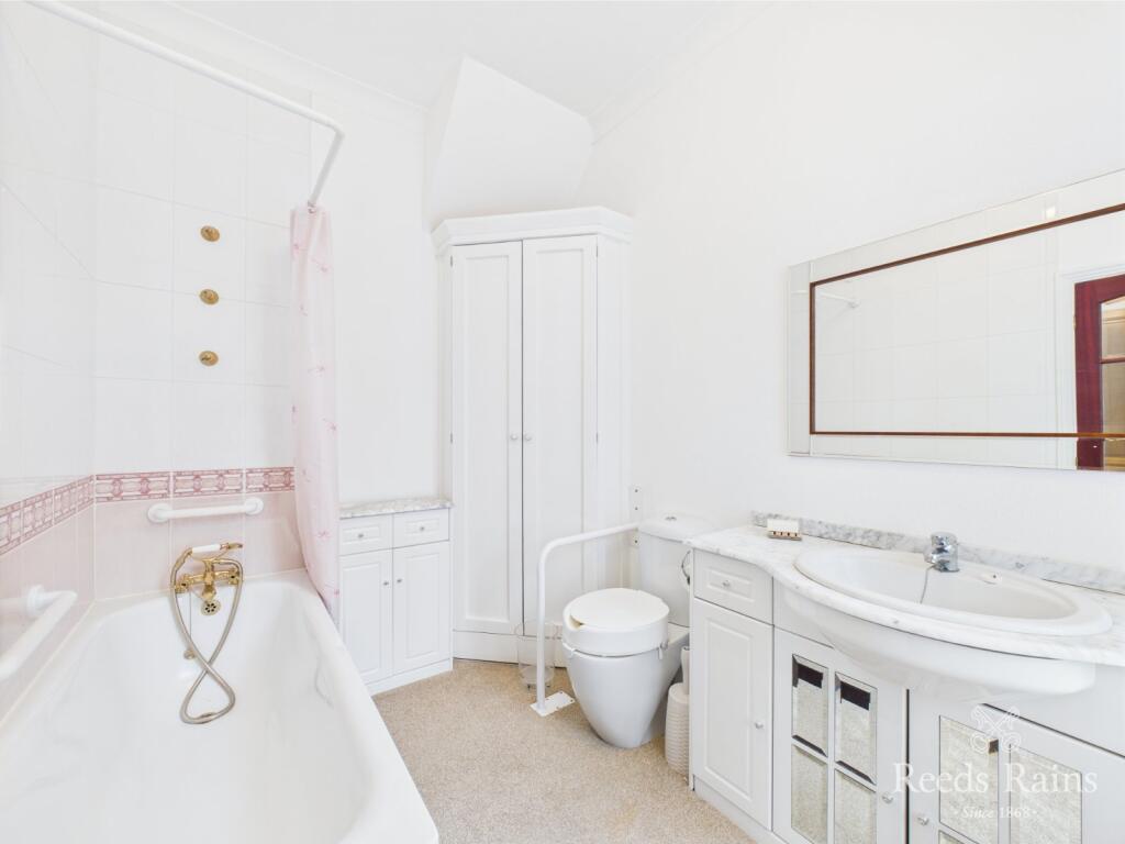 En-Suite Bathroom