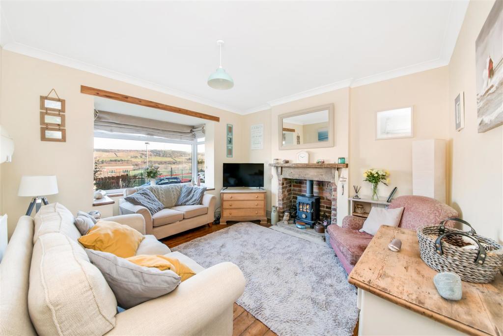 LIVING/DINING AREA