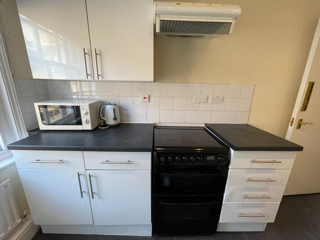 Full kitchen
