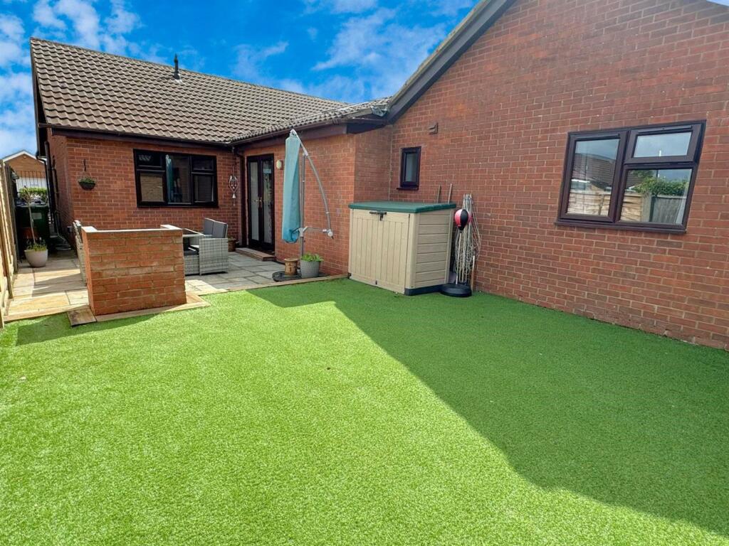 Secluded patio/BBQ Area