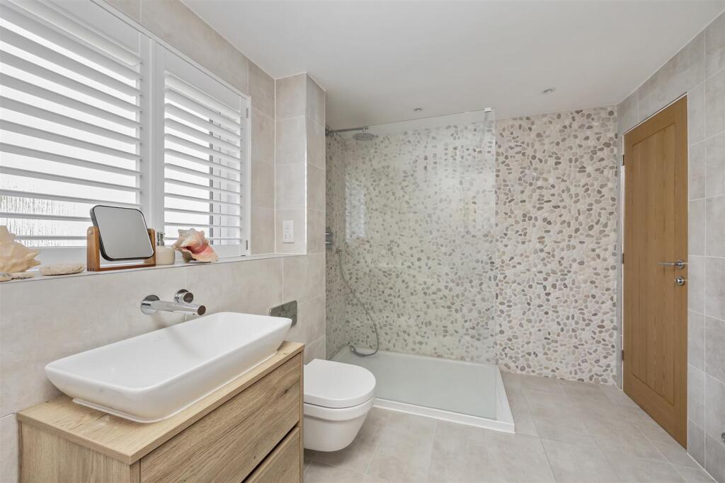 Brighton Road, Pebble View, 2-009.jpg