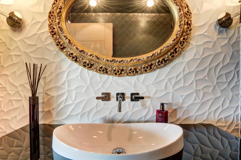 WC Sink.jpg