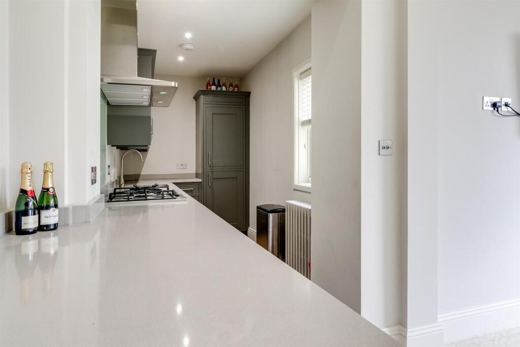 Kitchen (2).jpg