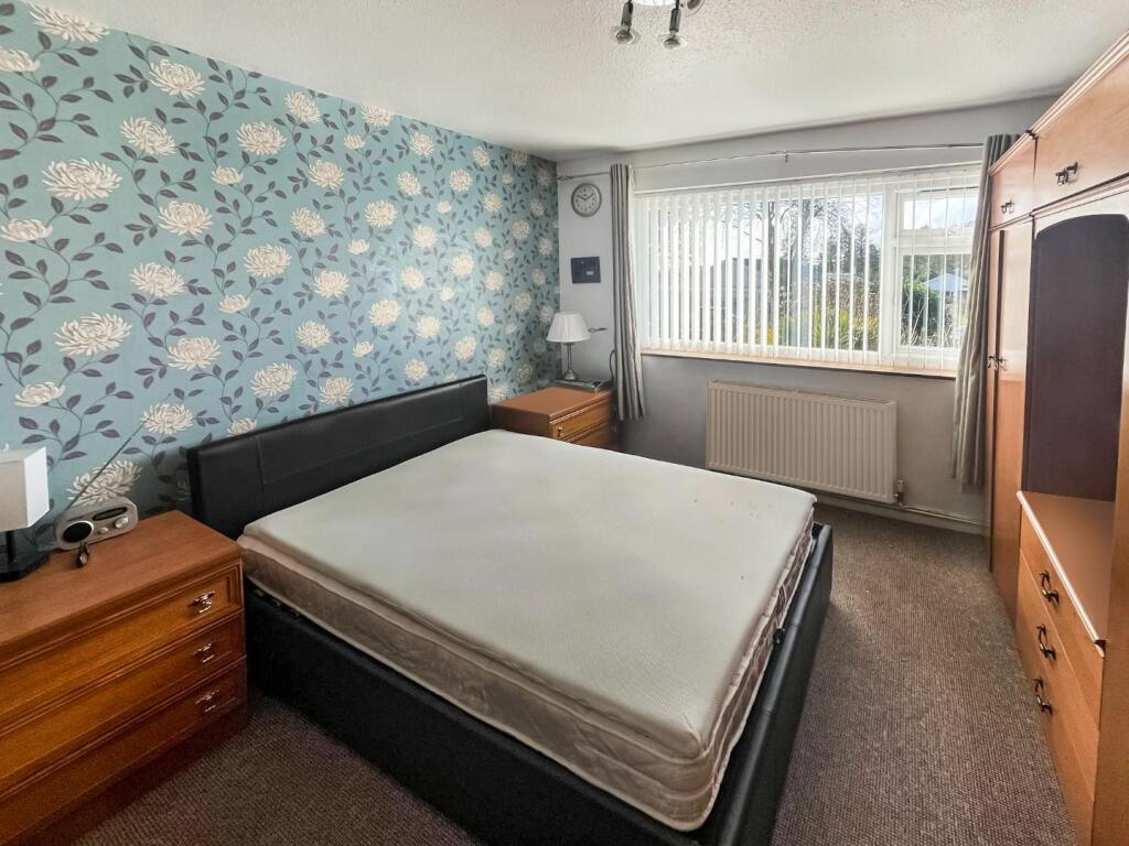 Bedroom 1.jpg