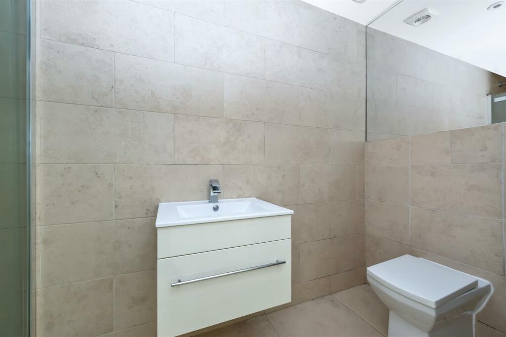En-suite Shower Room/WC