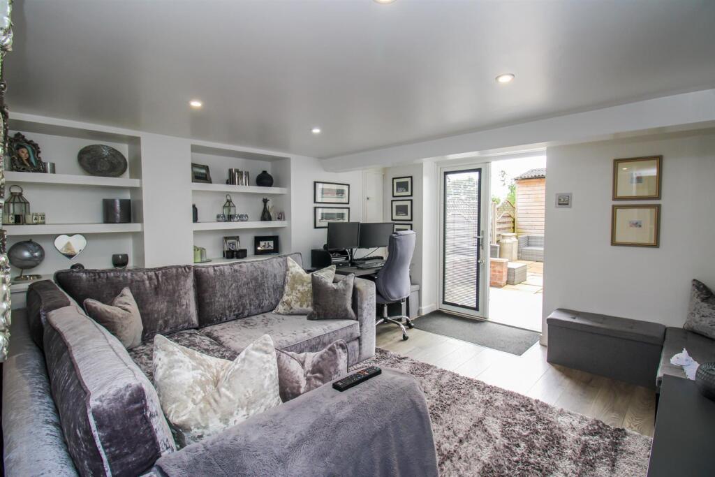 SITTING ROOM
