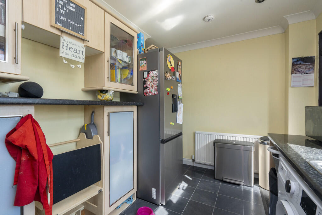 27 Carron View, M...