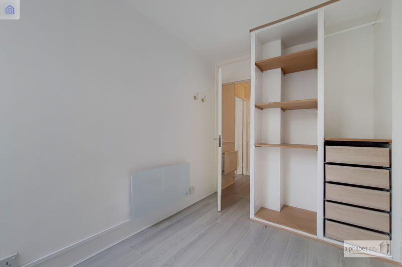 Study (1) with fitted wardrobe space
