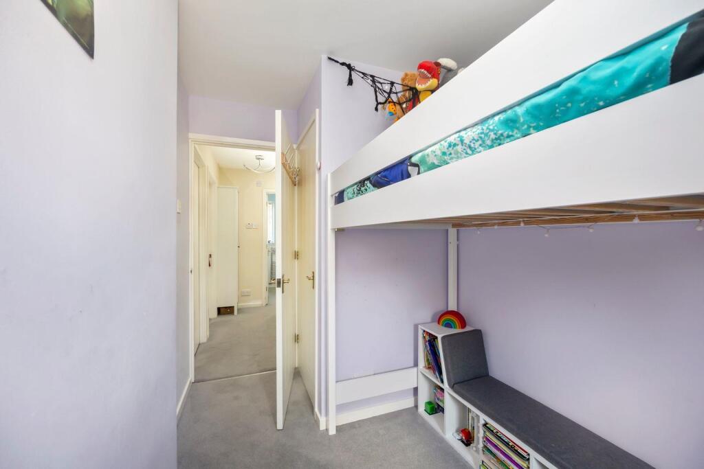 Henge Way 6 LILAC BEDROOM2.jpeg