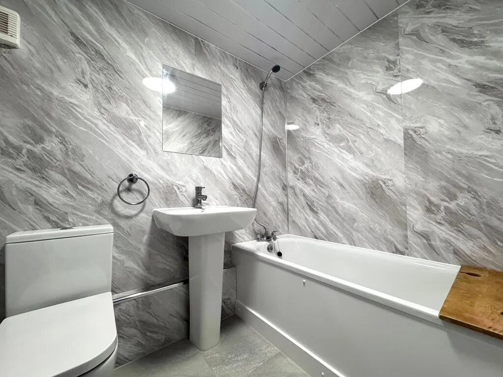 Family Bathroom 