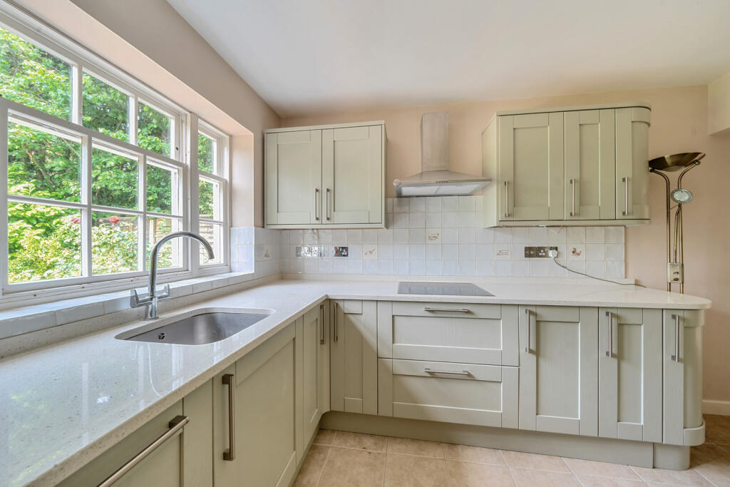 1301795-11-684079...