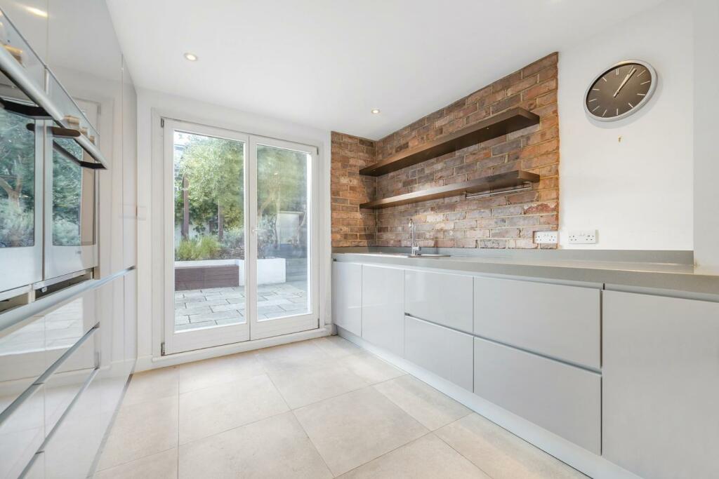 Kitchen (2).jpg