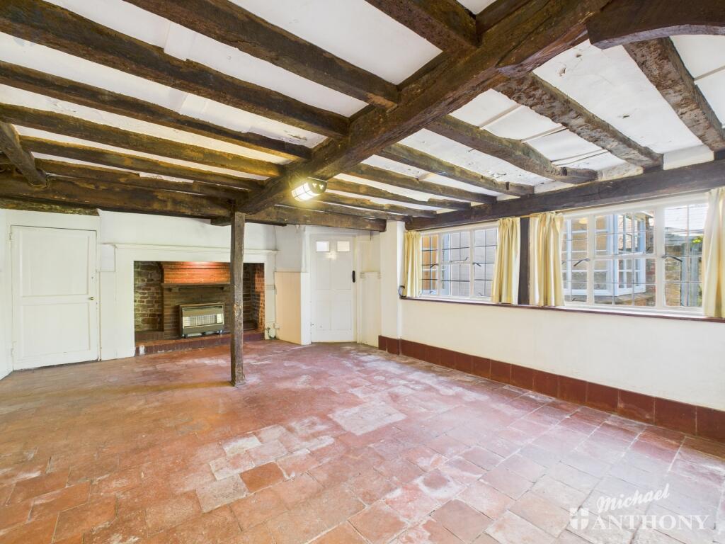 CAM03218G0-PR0598-STILL002