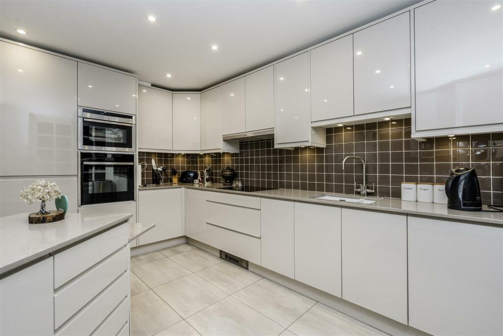 Davidson Frost-Wellings, DFW, Wellington House, Ay