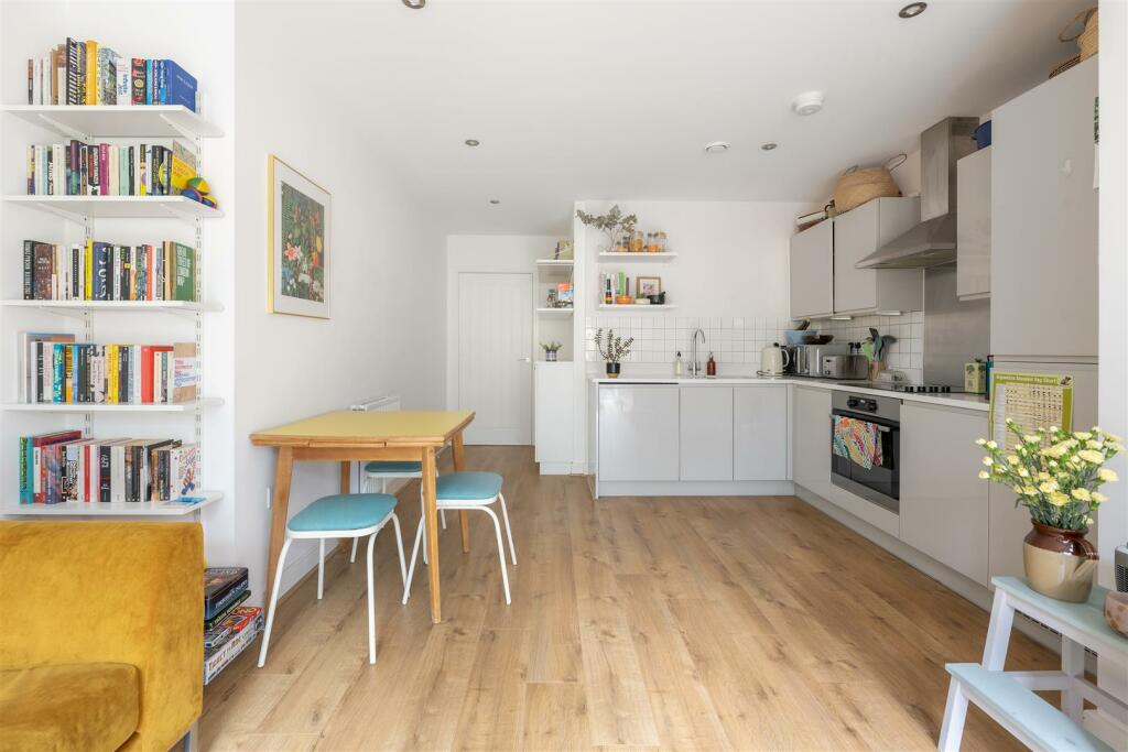Hoffmans Road E17