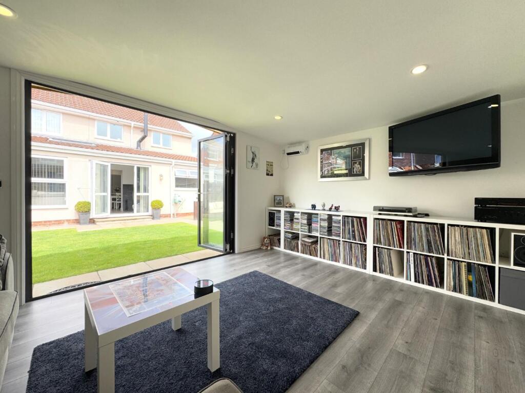 GARDEN ROOM/SUMMERHOUSE