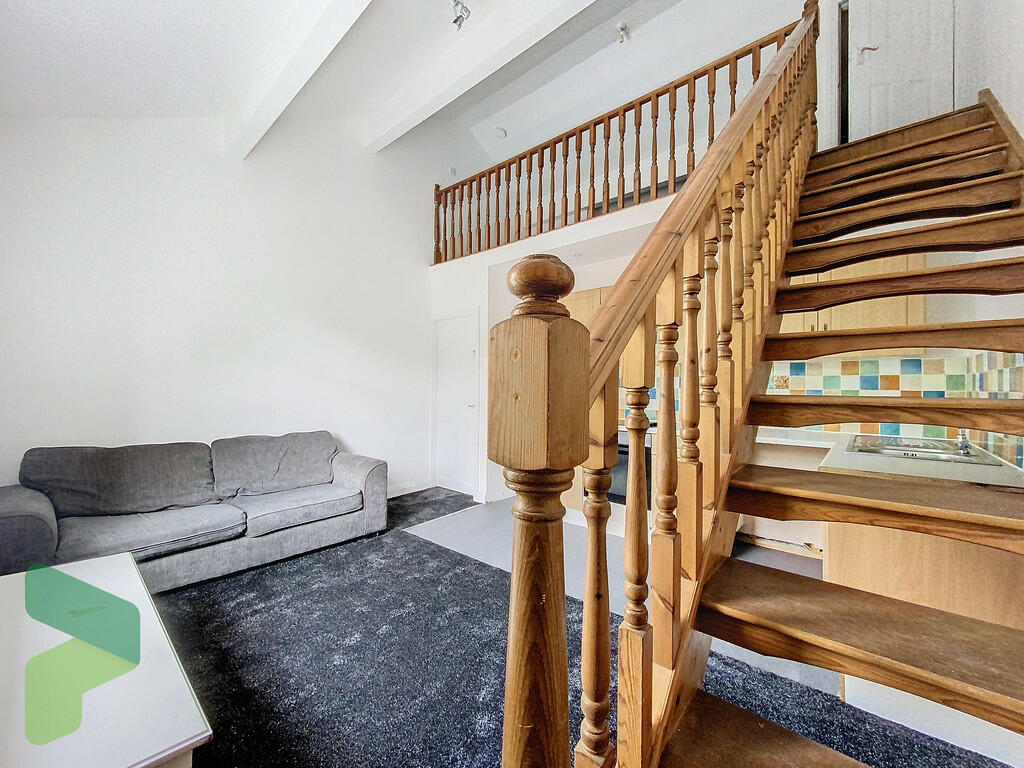 Open plan lounge ...