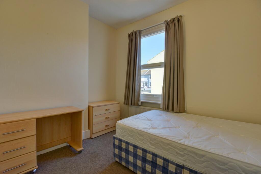 8 DeMontfort Road Bedroom 3 (1)